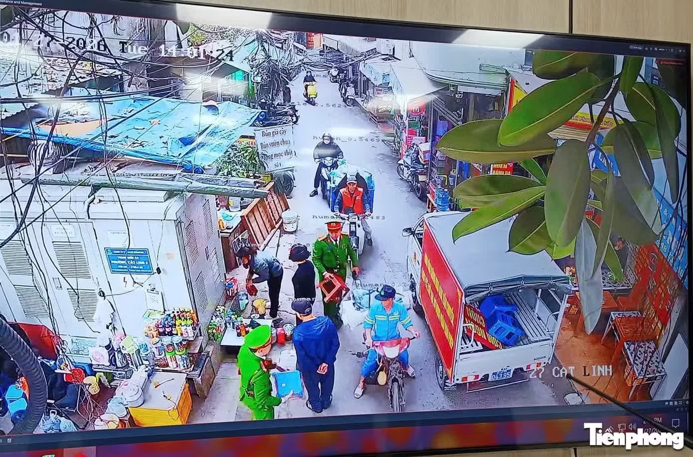 Hà Nội siết vỉa hè: Không thể chỉ cấm và phạt, sinh kế cần có lối đi - Ảnh 3.