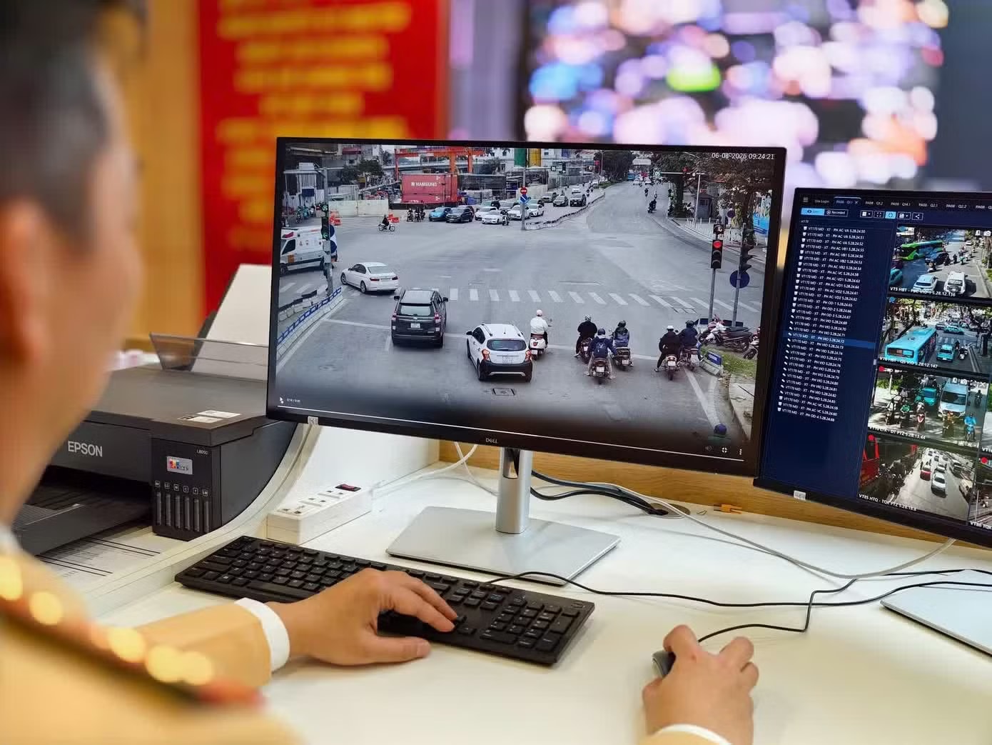 Hà Nội siết vỉa hè: Không thể chỉ cấm và phạt, sinh kế cần có lối đi - Ảnh 4.