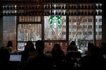 Dân Hàn Quốc tẩy chay Starbucks, CEO lập tức bị sa thải