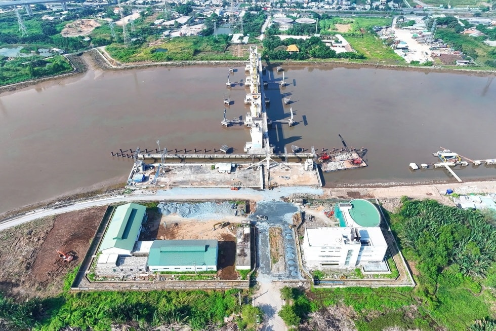 Dự án giải quyết ngập do triều khu vực TP. HCM có xét đến yếu tố biến đổi khí hậu - giai đoạn 1. Nguồn ảnh: Báo Dân trí Dự án giải quyết ngập do triều khu vực TP. HCM có xét đến yếu tố biến đổi khí hậu - giai đoạn 1. Nguồn ảnh: Báo Dân trí