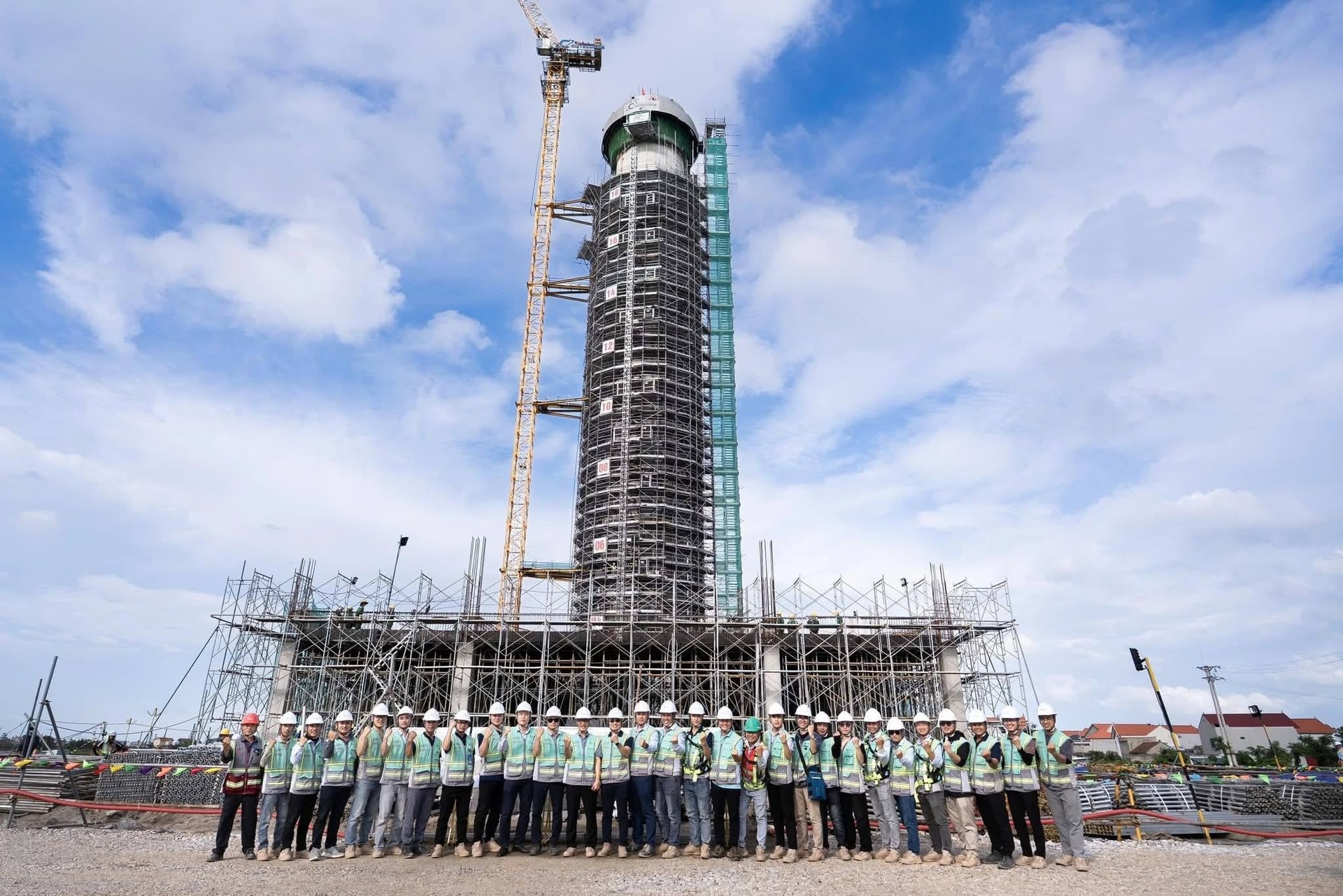 Hạng mục cao nhất siêu sân bay lớn nhất miền Bắc đã lộ diện hình hài, tiến độ triển khai thần tốc- Ảnh 2. Hạng mục cao nhất siêu sân bay lớn nhất miền Bắc đã lộ diện hình hài, tiến độ triển khai thần tốc- Ảnh 2.