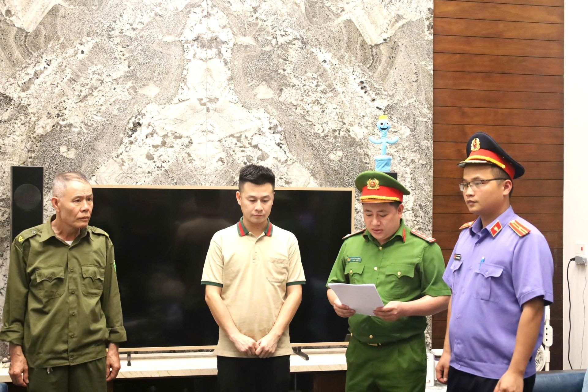 cong-an-lang-son-triet-pha-vu-van-chuyen-hang-gia-mao-nhan-hieu-quy-mo-lon-1779246203.jpg