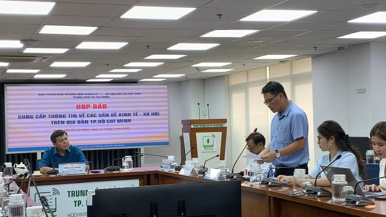 Ông Phan Minh Thức thông tin tại buổi họp báo chiều 21/5 Rà soát diện rộng tình trạng phân lô bán nền tự phát - Ảnh 2.