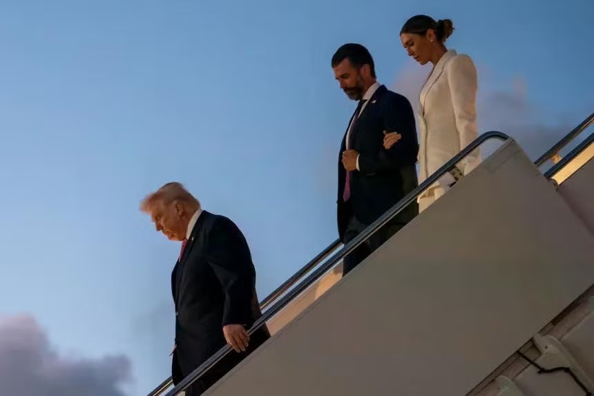 Tổng thống Mỹ Trump sẽ không dự đám cưới của con trai? - Ảnh 2.