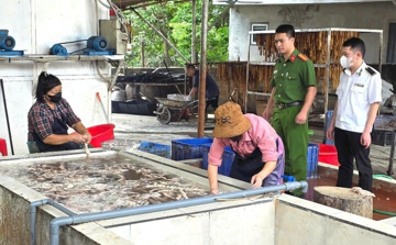 Đột kích cơ sở thực phẩm, lực lượng chức năng phát hiện 3 tấn lòng lợn hôi thối tại Bắc Ninh