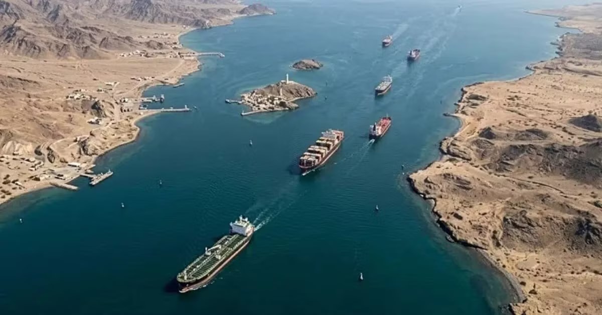 Iran siết phong toả eo biển Hormuz, 20.000 thuỷ thủ rơi vào thế 'tiến thoái lưỡng nan' - Ảnh 1.