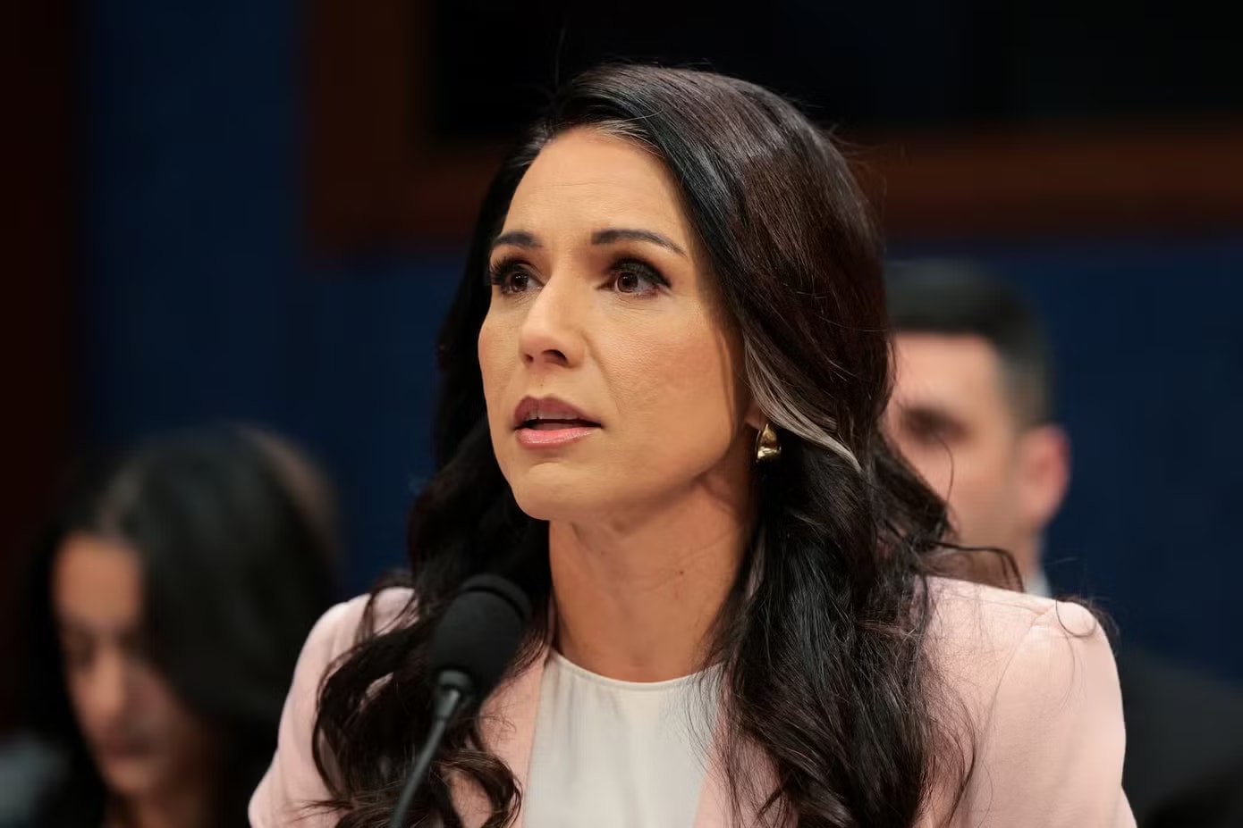 Giám đốc Tình báo Quốc gia Tulsi Gabbard. (Ảnh: Reuters) Lý do khiến quan chức tình báo cấp cao của Tổng thống Mỹ Trump đột ngột từ chức - Ảnh 1.