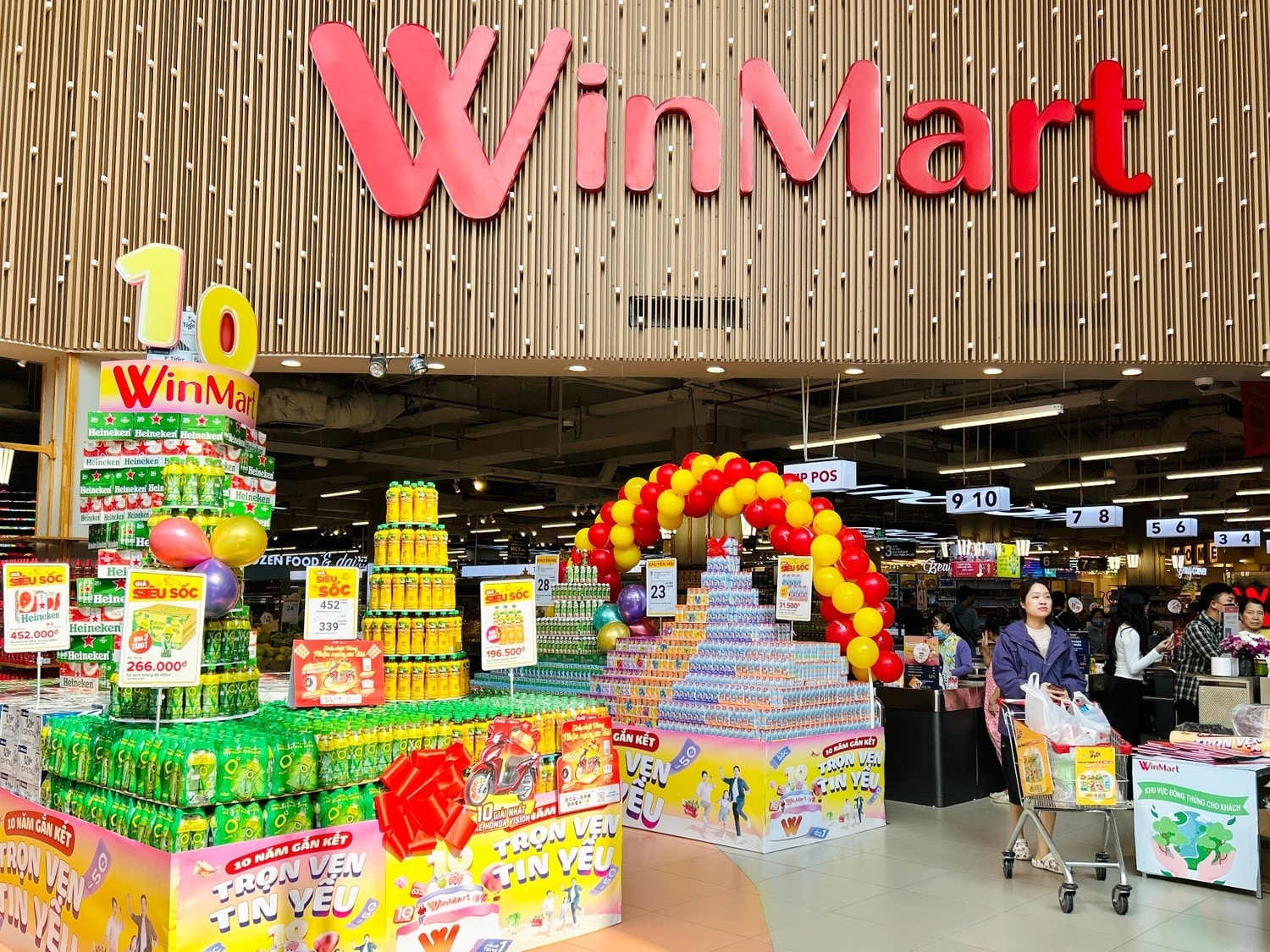 acccb8e457b14aad88f1f8898913c3ba667ac3ac-_khang-kha-sinh-nha-t-nga-p-tra-n-tai-winmart-va-i-khang-gian-a-ac-trang-tra-rac-ra.jpg