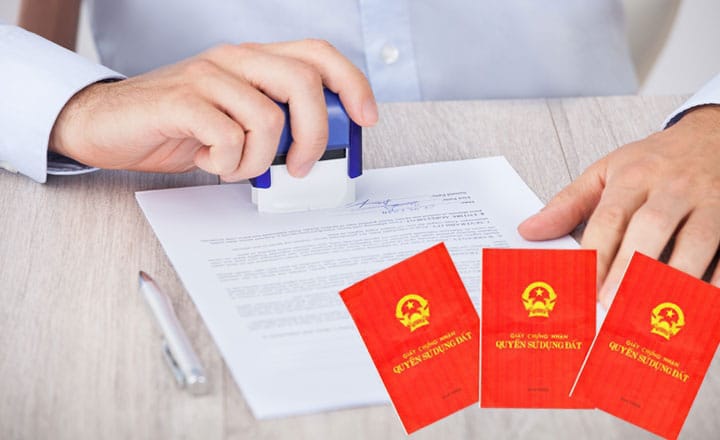 Nhận chuyển nhượng đất từ năm 1993 nhưng chưa sang tên sổ đỏ có bị phạt?- Ảnh 1. Nhận chuyển nhượng đất từ năm 1993 nhưng chưa sang tên sổ đỏ có bị phạt?- Ảnh 1.