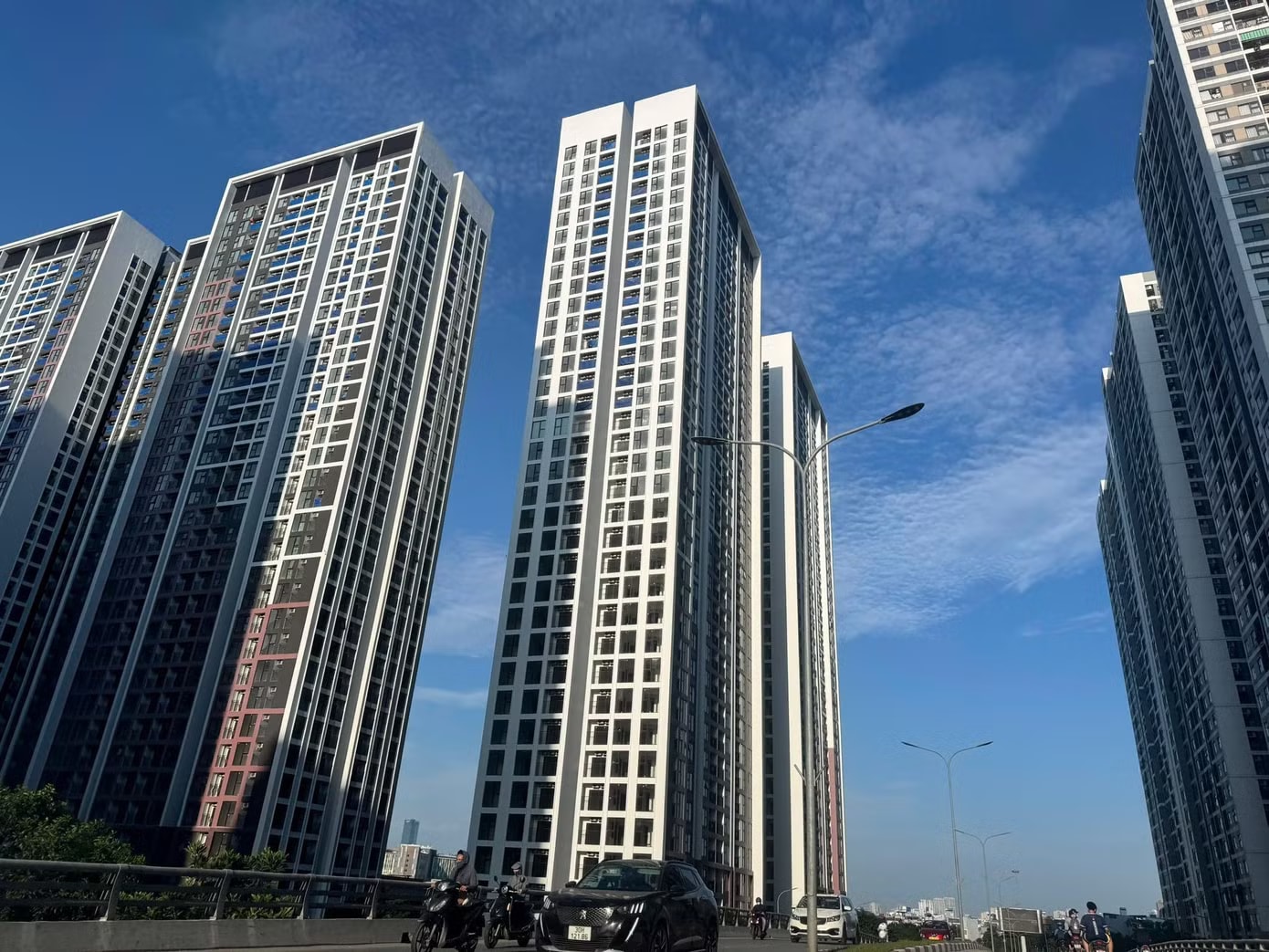Một doanh nghiệp bất động sản hỗ trợ người dân dùng vàng để giao dịch bất động sản. Giao dịch bất động sản bằng vàng: Doanh nghiệp gây chú ý, chuyên gia nói rủi ro - Ảnh 1.