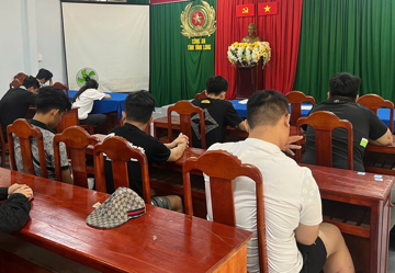 Tiếp nhận 3 'Việt kiều Mỹ' bị trục xuất