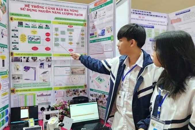 Dự án của học sinh tại cuộc thi KHKT quốc gia 2025 Đề xuất 'bỏ' tuyển thẳng vào đại học giải cuộc thi Khoa học kĩ thuật quốc gia - Ảnh 1.