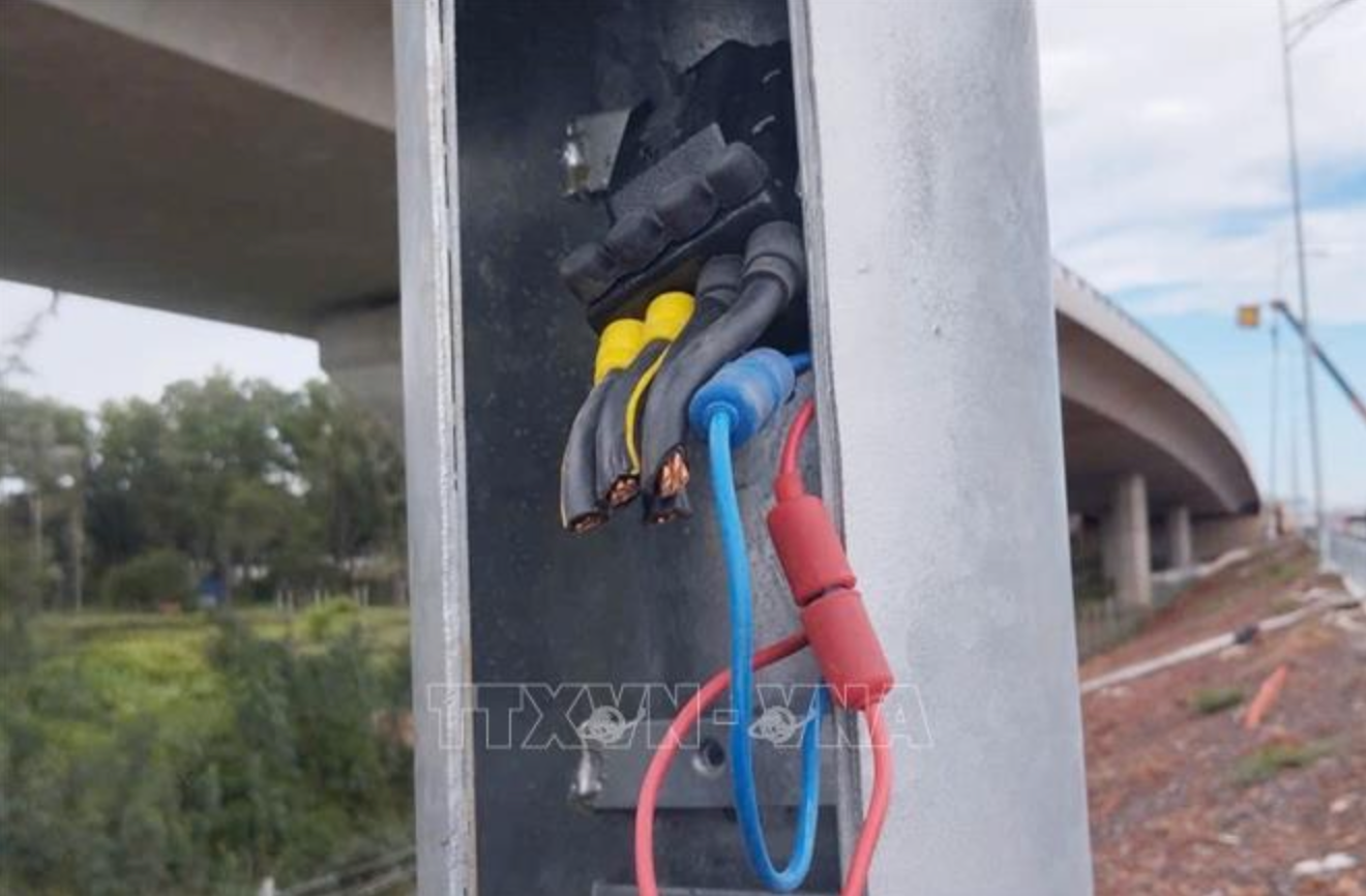 Cao tốc 21.000 tỷ kết nối 2 thành phố giàu nhất cả nước liên tục bị trộm, đề nghị công an vào cuộc- Ảnh 2.