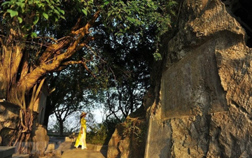 Ngọn núi chỉ cao 25m, sở hữu 'rừng bia' khắc nhiều bài thơ cổ nhất Việt Nam có thể được UNESCO ghi danh