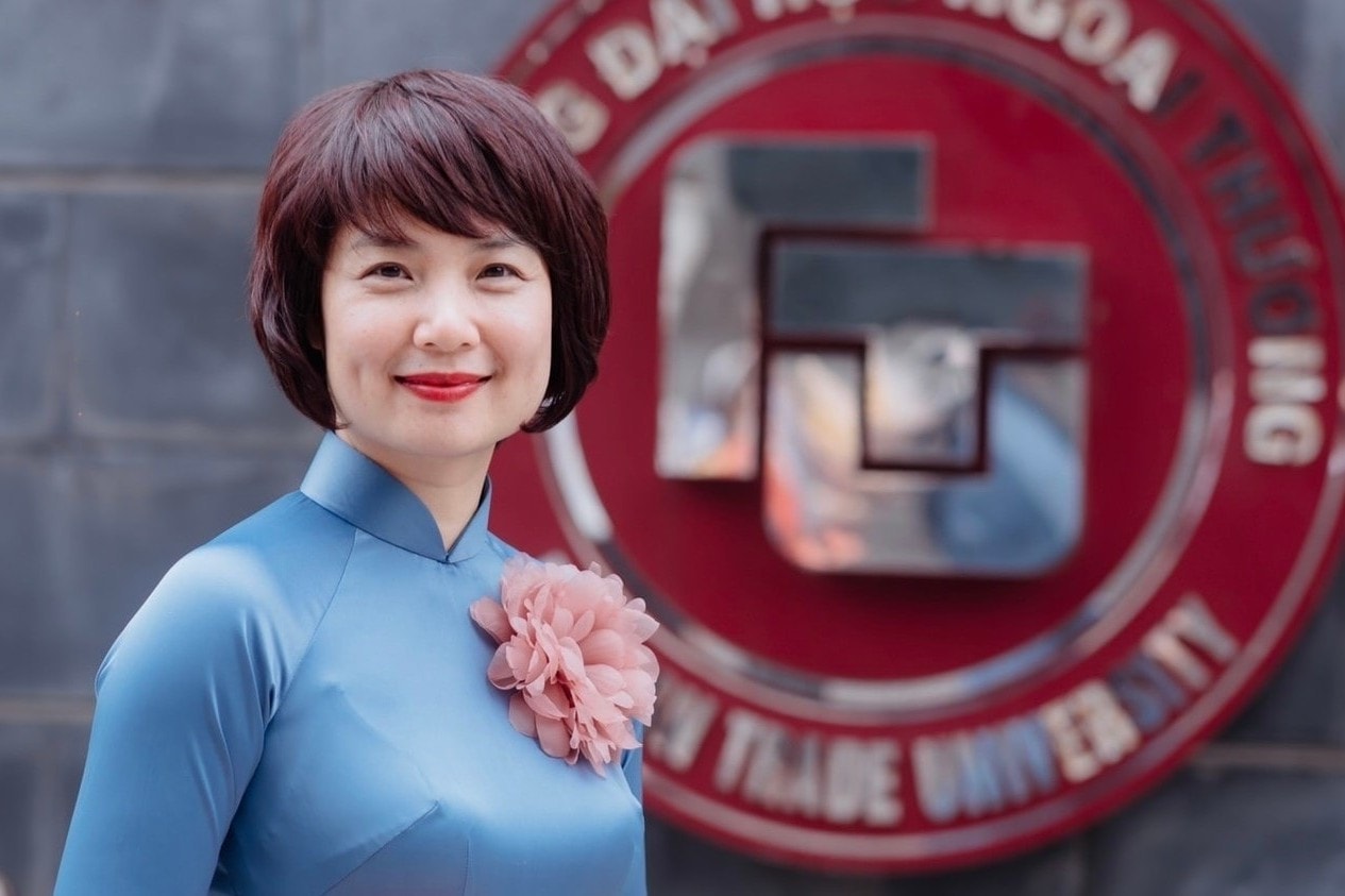 pgs-ts-thu-huong-1.jpg