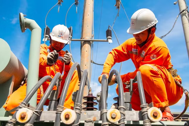 Tiêu thụ điện lập kỷ lục, Bộ Công Thương muốn áp dụng ngay khung giờ cao điểm mới - Ảnh 1.