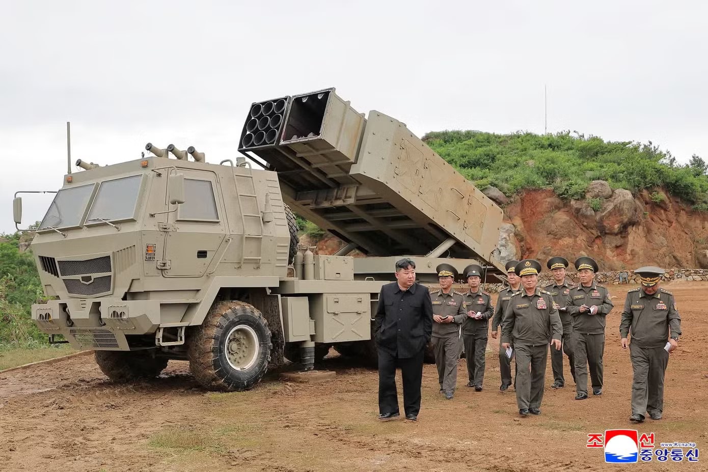 Triều Tiên lần đầu tiên tích hợp trí tuệ nhân tạo vào tên lửa - Ảnh 1.