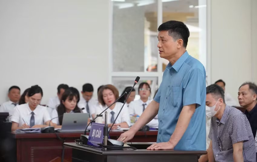 Hai cựu Cục trưởng An toàn thực phẩm và các bị cáo trong vụ nhận hối lộ hơn 100 tỷ đồng đều được giảm án - Ảnh 1.
