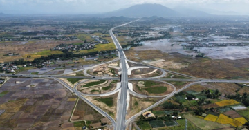 Chỉ vài giờ nữa, chính thức thông xe 20km cao tốc ‘rừng - biển’ đầu tiên của Việt Nam