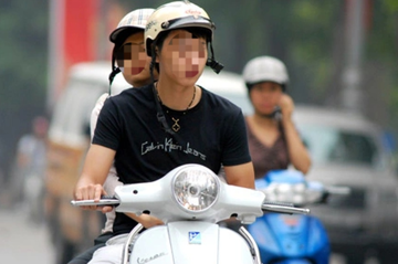 Đội mũ bảo hiểm vẫn bị phạt tới 600.000 đồng nếu có hành vi này, người đi xe máy cần lưu ý để chấp hành