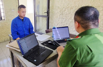 Khám xét một ‘công ty ngầm’, tịch thu 38 máy tính, 42 điện thoại và nhiều tang vật: Khởi tố 10 đối tượng