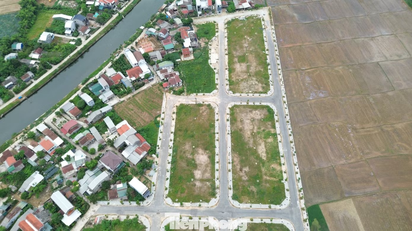 Ba lần chuyển chủ đầu tư, hai dự án tái định cư vẫn dở dang - Ảnh 3.