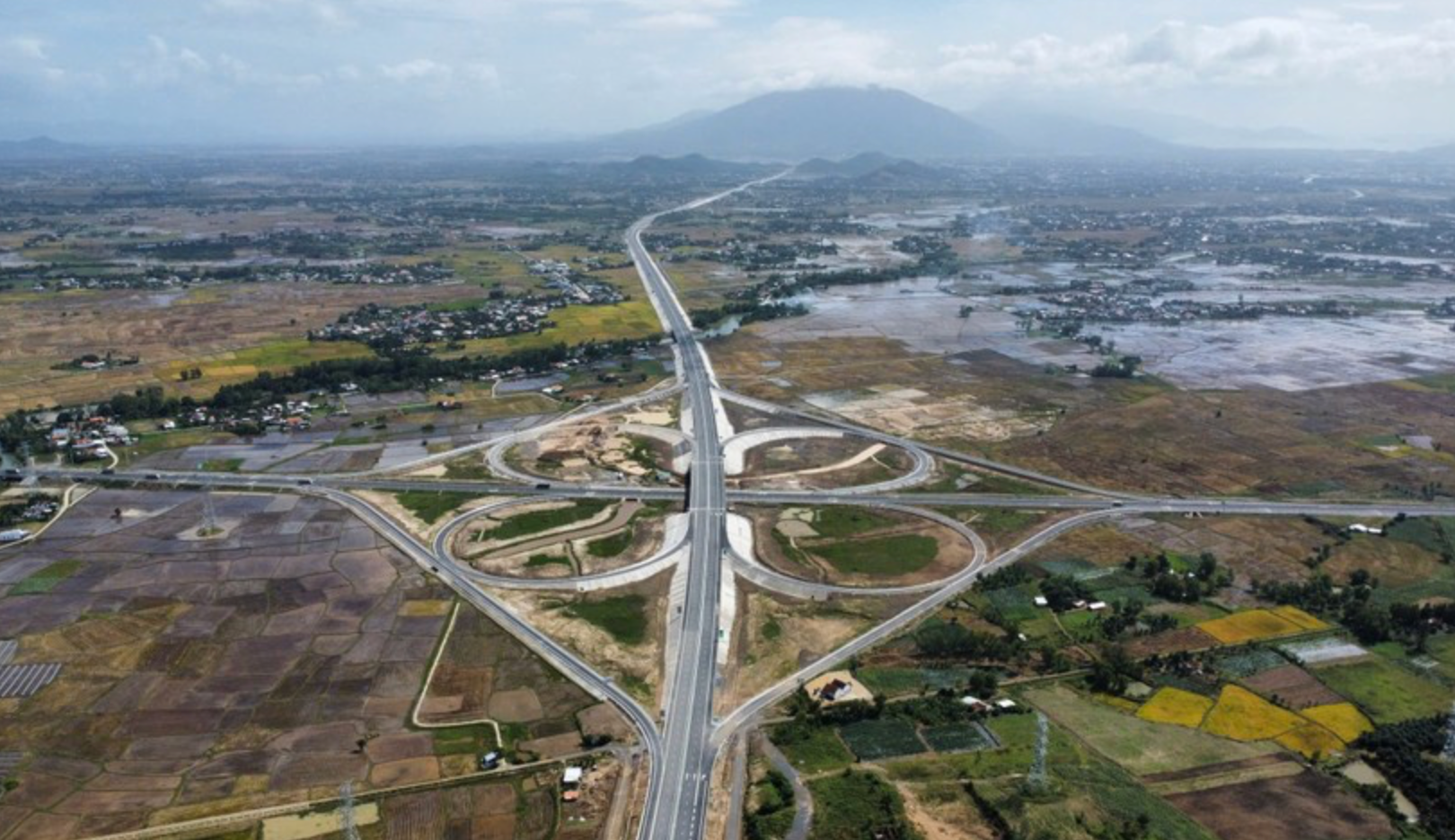 Chỉ vài giờ nữa, chính thức thông xe 20km cao tốc ‘rừng - biển’ đầu tiên của Việt Nam- Ảnh 1. Chỉ vài giờ nữa, chính thức thông xe 20km cao tốc ‘rừng - biển’ đầu tiên của Việt Nam- Ảnh 1.
