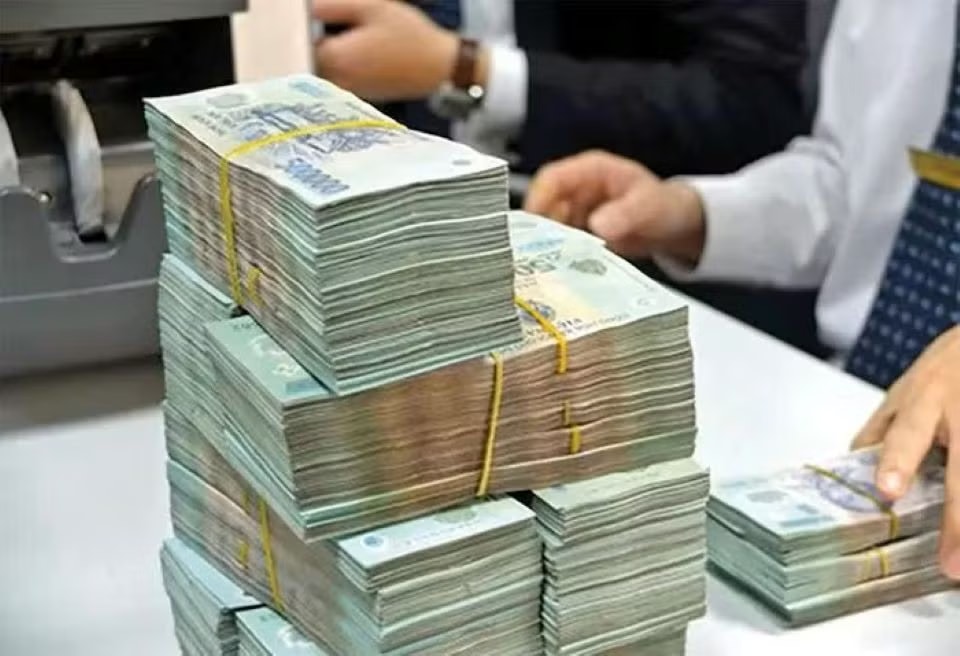 Lo ngại lãi suất huy động neo cao - Ảnh 1.