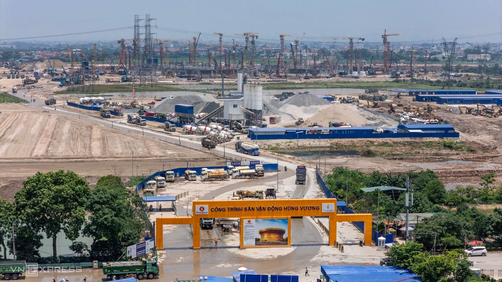 Vingroup thi công thần tốc sân vận động lớn gấp 4 lần sân Mỹ Đình, nhắm kỷ lục thế giới - Ảnh 1.