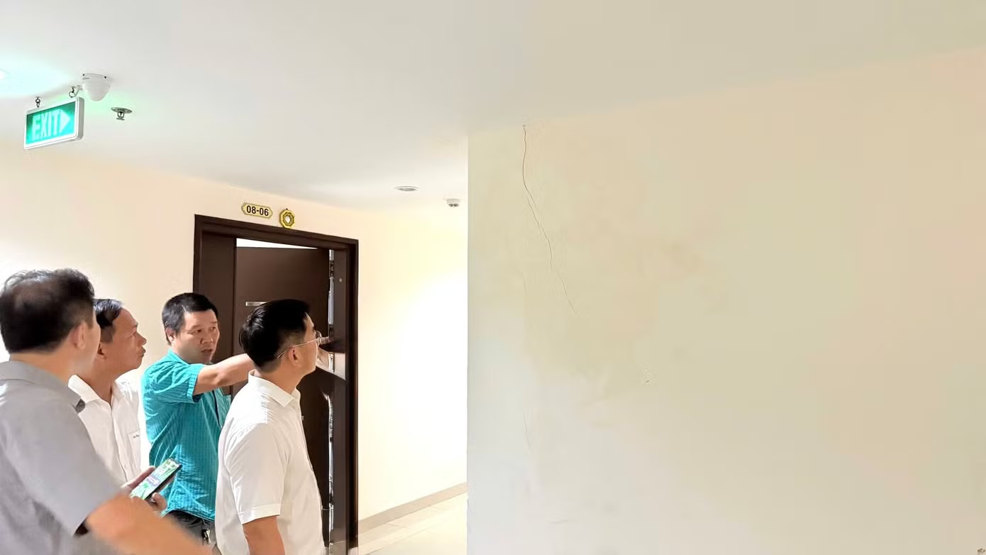 Chung cư 36 tầng ở TPHCM nứt gãy, hàng trăm hộ dân cầu cứu - Ảnh 2.