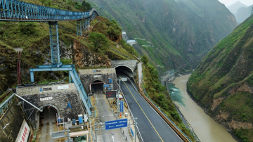 Vận hành phòng thí nghiệm lớn nhất thế giới: Sâu 2.400 m dưới lòng đất, gần như 'miễn nhiễm' tia vũ trụ