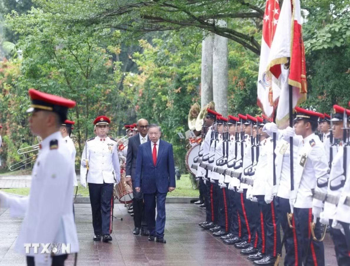 Lễ đón trọng thể Tổng Bí thư, Chủ tịch nước Tô Lâm và Phu nhân tại Singapore - Ảnh 1.