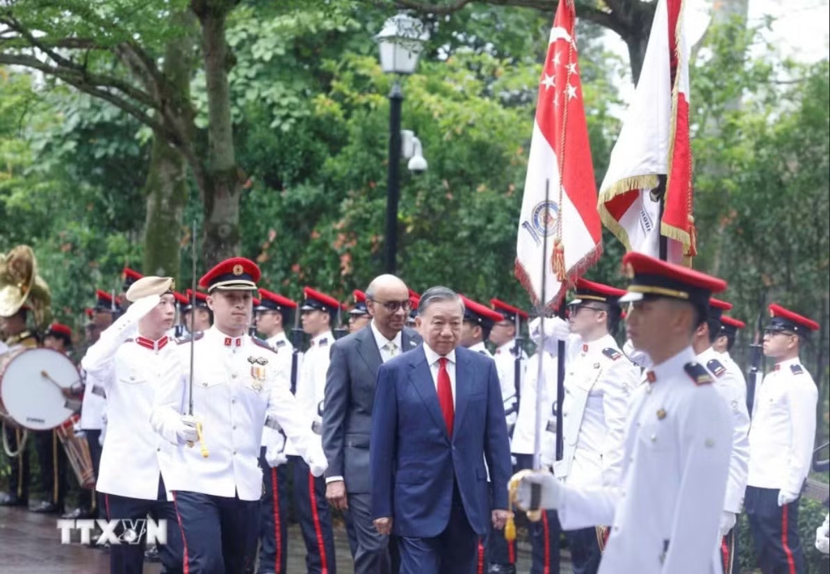 Lễ đón trọng thể Tổng Bí thư, Chủ tịch nước Tô Lâm và Phu nhân tại Singapore - Ảnh 2.