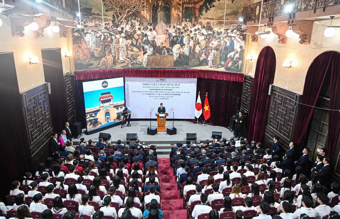 Buổi nói chuyện về thông điệp chính sách của Nhật Bản tại ĐHQG Hà Nội. Ảnh: Như Ý Thủ tướng Nhật Bản Takaichi Sanae phát biểu chính sách tại Đại học Quốc gia Hà Nội - Ảnh 2.