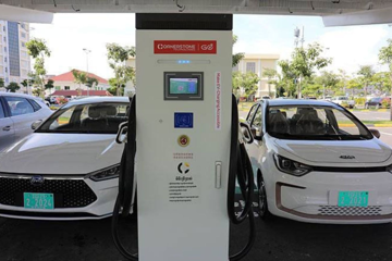 Ban hành 'Chính sách quốc gia về phát triển ngành xe điện giai đoạn 2024-2030', cách quốc gia láng giềng tháo gỡ điểm nghẽn hạ tầng và biến cây xăng thành trạm sạc