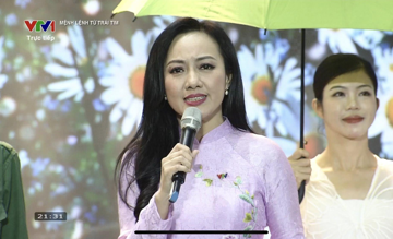 BTV nổi tiếng Đài VTV có bố là nhà sáng chế lẫy lừng, mẹ từng là giảng viên đại học, U50 xinh đẹp, hạnh phúc bên chồng doanh nhân kín tiếng