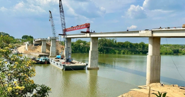 Chỉ vài tháng nữa, chính thức thông xe cầu phục vụ thủy điện lớn nhất miền Nam, góp phần xóa bỏ bến phà hoạt động nhiều năm