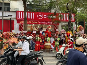 Trước khi đổ bộ Việt Nam, ‘vua ngành tiện lợi’ đã bành trướng tại đất nước tỷ dân nhanh tới mức nào?