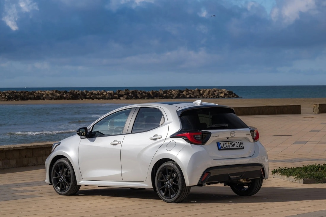 mazda-2-hybri1.jpg