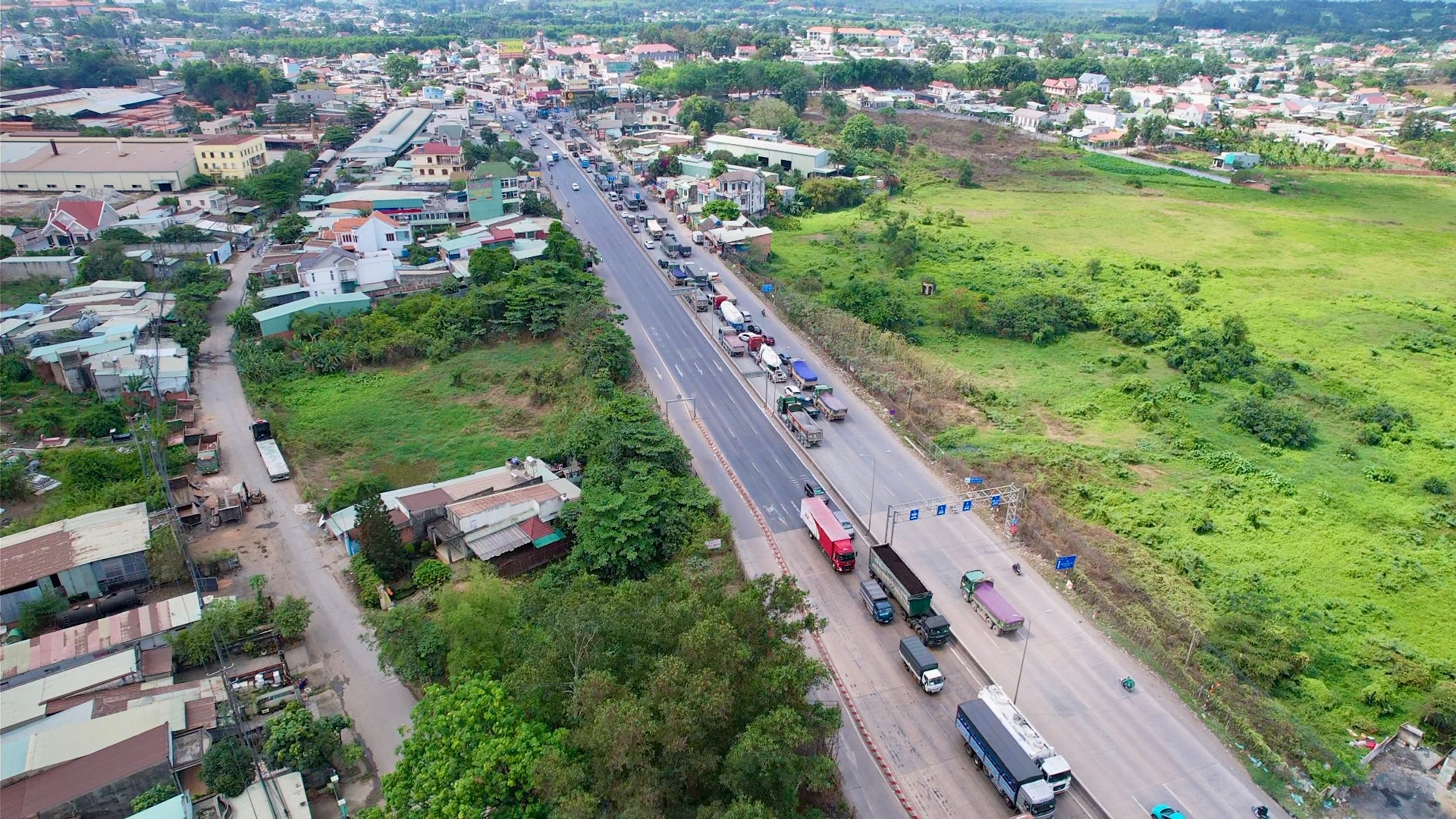 TP trực thuộc Trung ương trẻ nhất Việt Nam chi gần 1.000 tỷ sửa chữa 4 tuyến quốc lộ huyết mạch- Ảnh 1. TP trực thuộc Trung ương trẻ nhất Việt Nam chi gần 1.000 tỷ sửa chữa 4 tuyến quốc lộ huyết mạch- Ảnh 1.