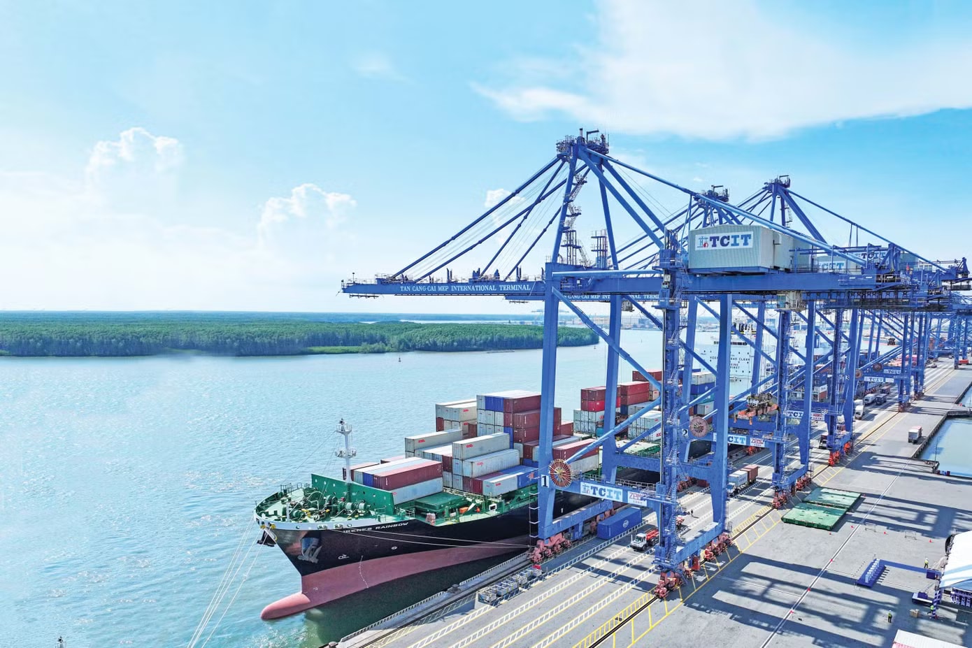 TPHCM vẫn duy trì được sức hấp dẫn cạnh tranh nhờ các dự án hạ tầng và logistics trong thời gian gần đây. 'Năng lượng mới' để bứt tốc - Ảnh 1.