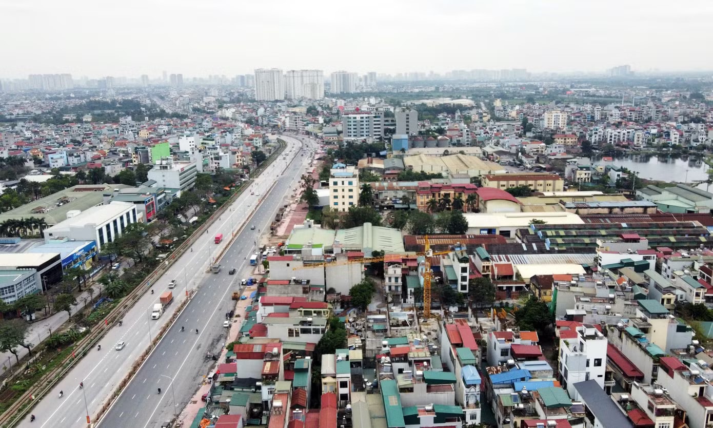 Việc giá đất tăng theo thông tin đường được mở rộng, nâng cấp là phổ biến, nhưng chuyên gia cảnh báo đây cũng là giai đoạn tiềm ẩn nhiều rủi ro nhất. Thận trọng đầu tư nhà đất ăn theo thông tin mở rộng đường nghìn tỷ - Ảnh 2.