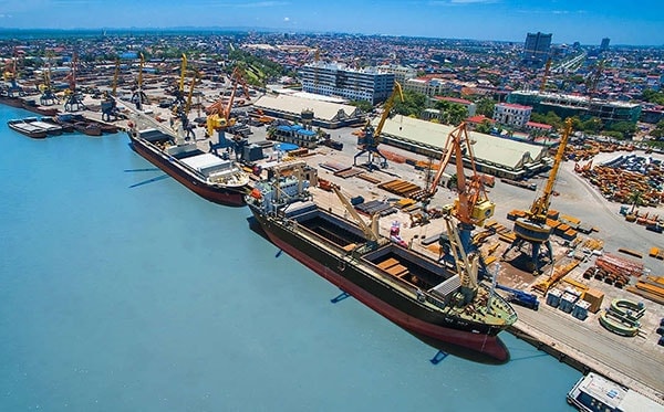 Cảng biển Trần Đề - một trong những cảng nước sâu lớn nhất cả nước tạo bước đệm chiến lược cho toàn vùng ĐBSCL phát triển bật lên.