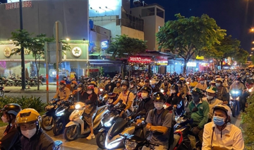 Thời gian bật đèn đối với ô tô, xe máy theo quy định mới đã có hiệu lực, biết để chấp hành