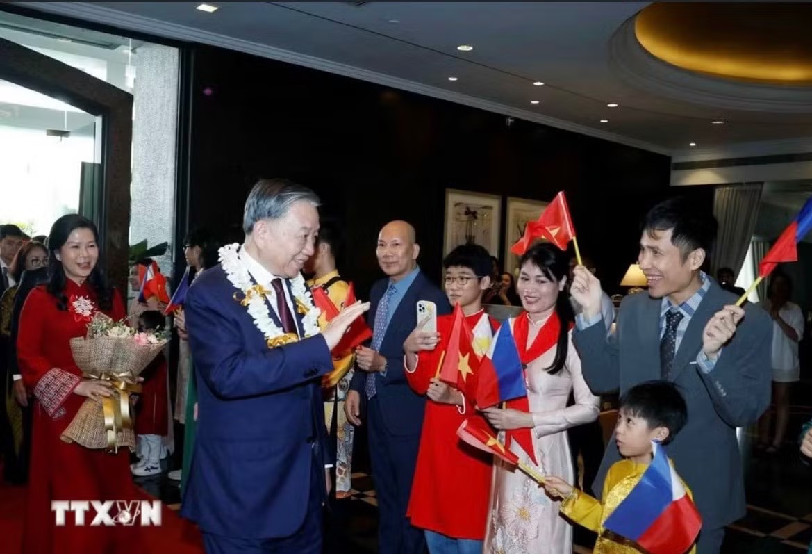 Tổng Bí thư, Chủ tịch nước Tô Lâm và Phu nhân bắt đầu chuyến thăm Philippines - Ảnh 3.