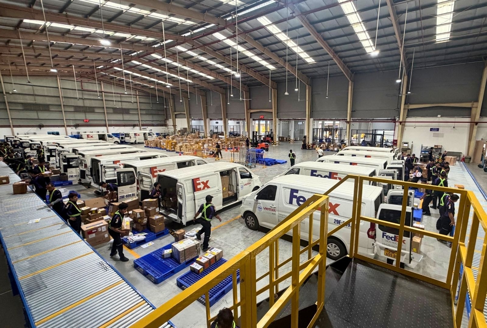 Tập đoàn chuyển phát nhanh lớn nhất thế giới thừa nhận sự cố tại Việt Nam, đang làm mọi cách để lấy lại lòng tin khách hàng - Ảnh 1.