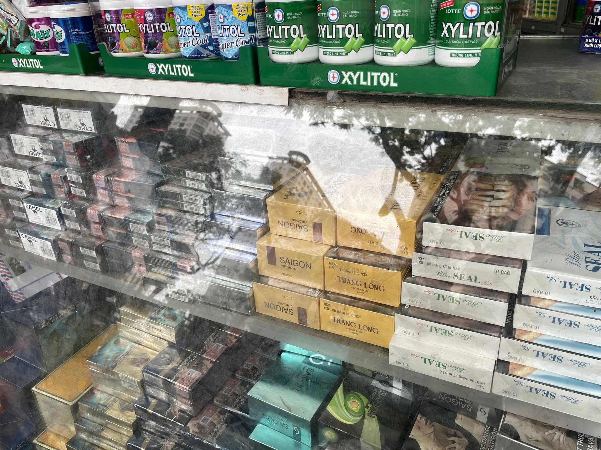 ban-thuoc-la_1777860694.jpeg