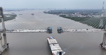 Chưa đầy 1 tháng nữa, chính thức hợp long cây cầu dây văng có tĩnh không cao nhất Việt Nam