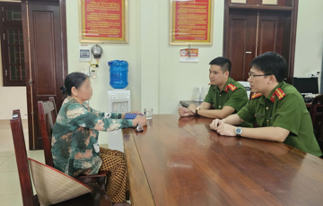 Cụ bà 76 tuổi gom hết tiền tiết kiệm để chuyển cho ‘cơ quan chức năng’: Nhân viên ngân hàng lập tức báo công an