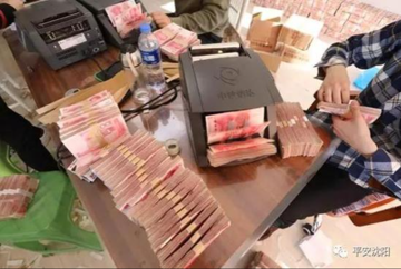 Khám xét nhà riêng, thu giữ khẩn cấp 1.401 tỷ đồng tiền mặt, 12 xe máy, nhiều máy tính, sổ sách kế toán của doanh nhân SN 1956